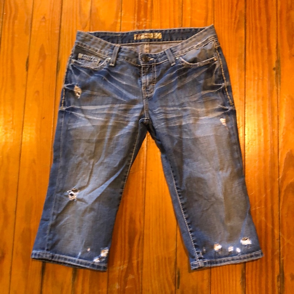 BKE Distressed Sabrina Capri Crop Jeans